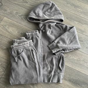 ARITZIA- Tna Sweat suit